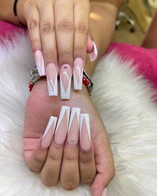 Duke's Nails & Spa.